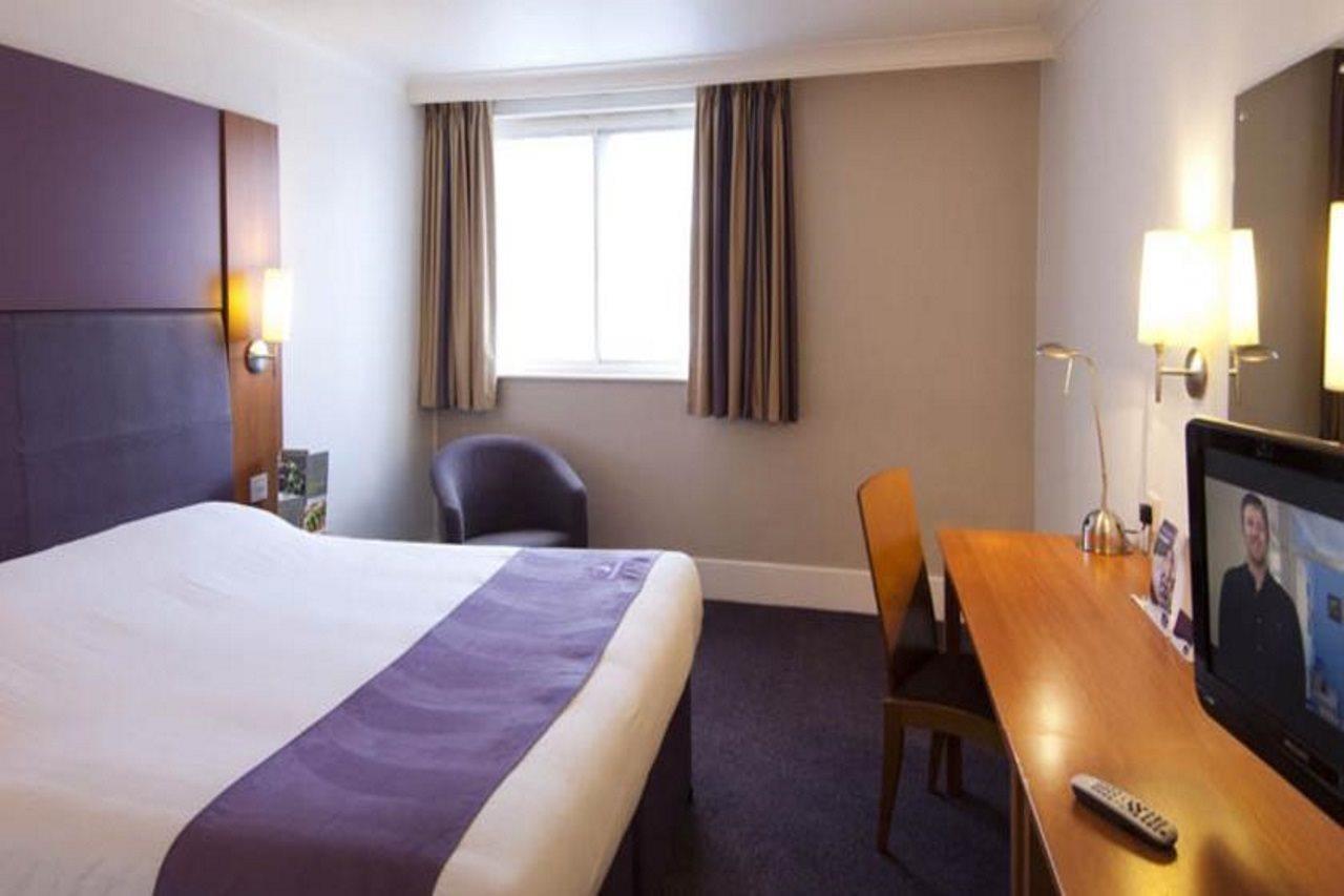 Premier Inn Leamington Spa Town Centre Экстерьер фото