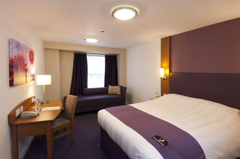 Premier Inn Leamington Spa Town Centre Экстерьер фото